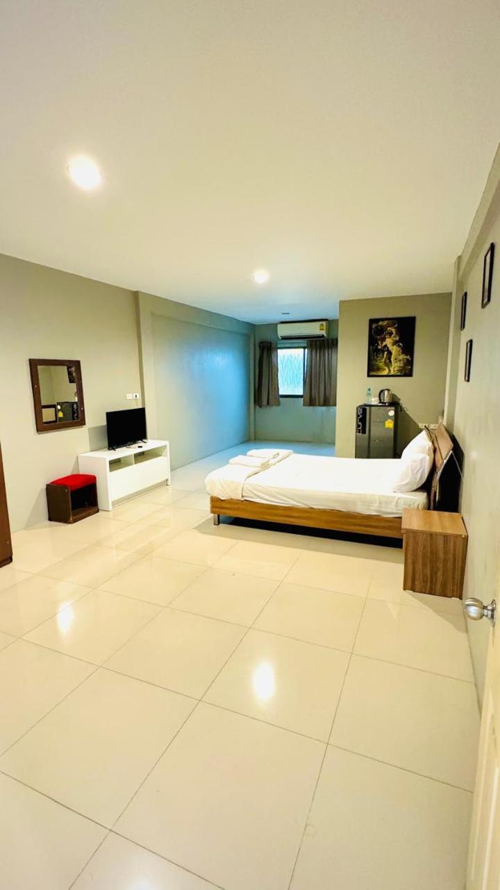 Vibe Walking Street Hotel 3*