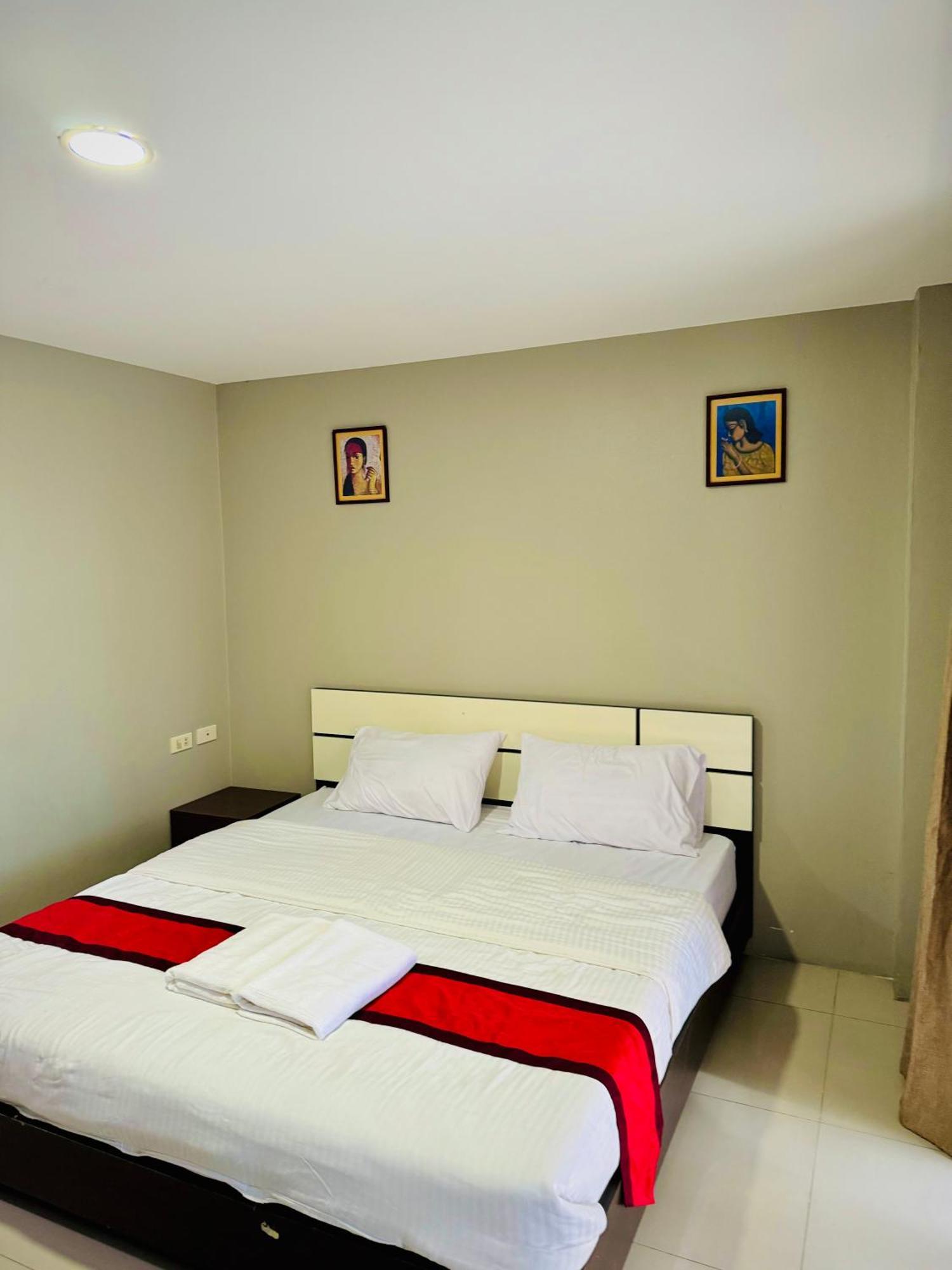Vibe Walking Street Hotel 3*