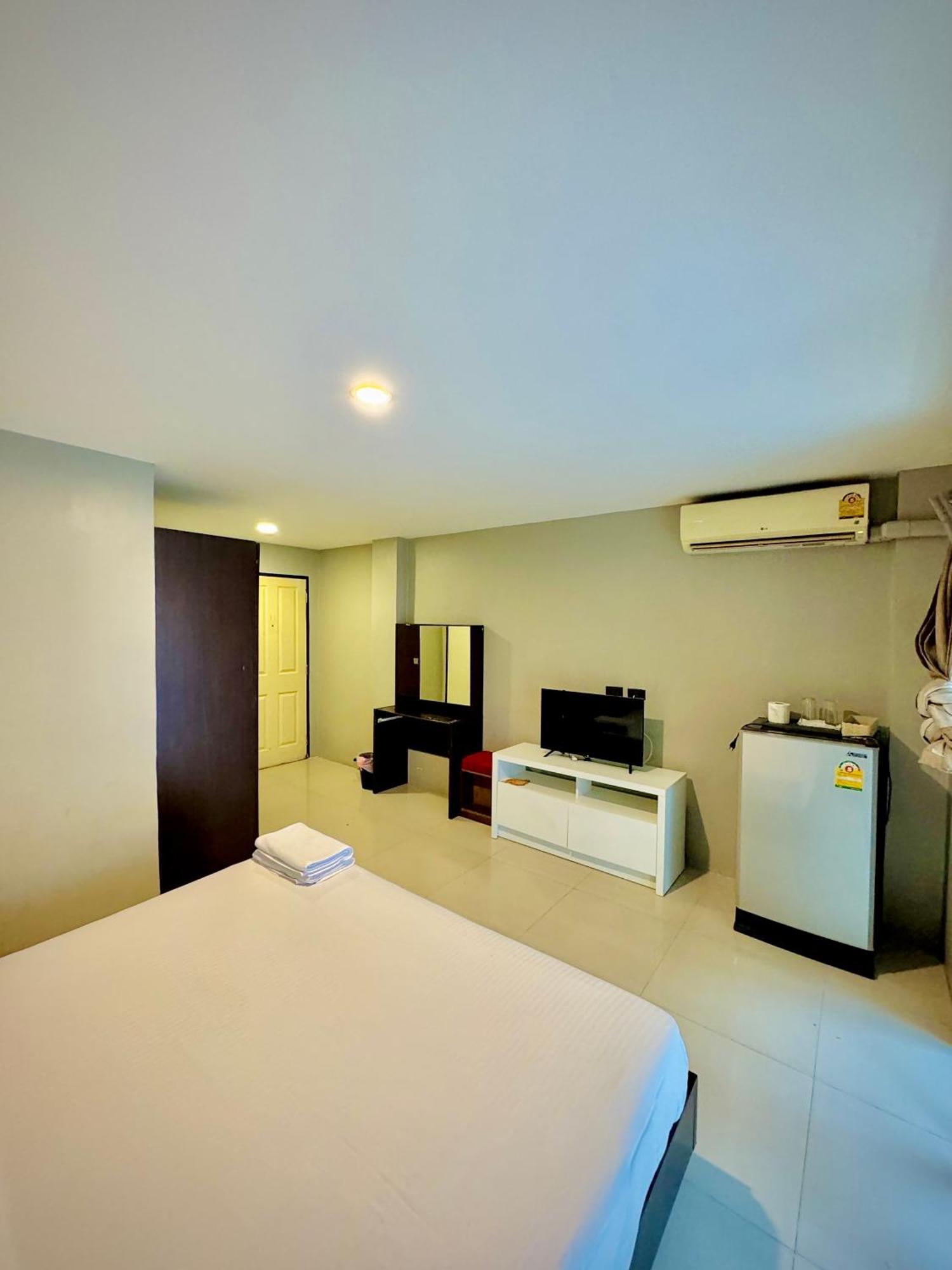 Vibe Walking Street Hotel